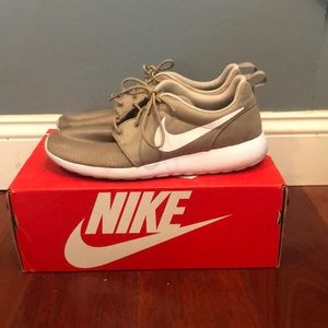 Mens Nike Roshe one